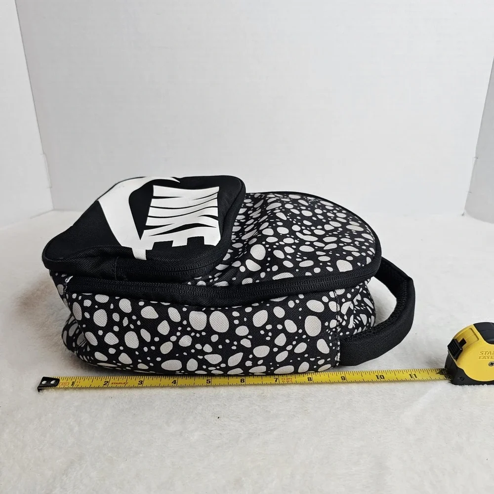 Nike Insulated Lunch Bag 6L 11x8x5 Nike Logo Blk/Wht w ID Insert UNISEX. EUC